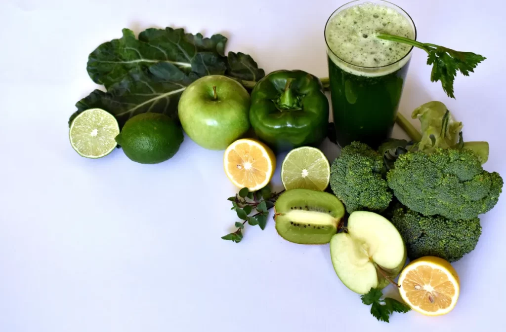 Green juice with fruits and vegetables, drink nutrition facts.