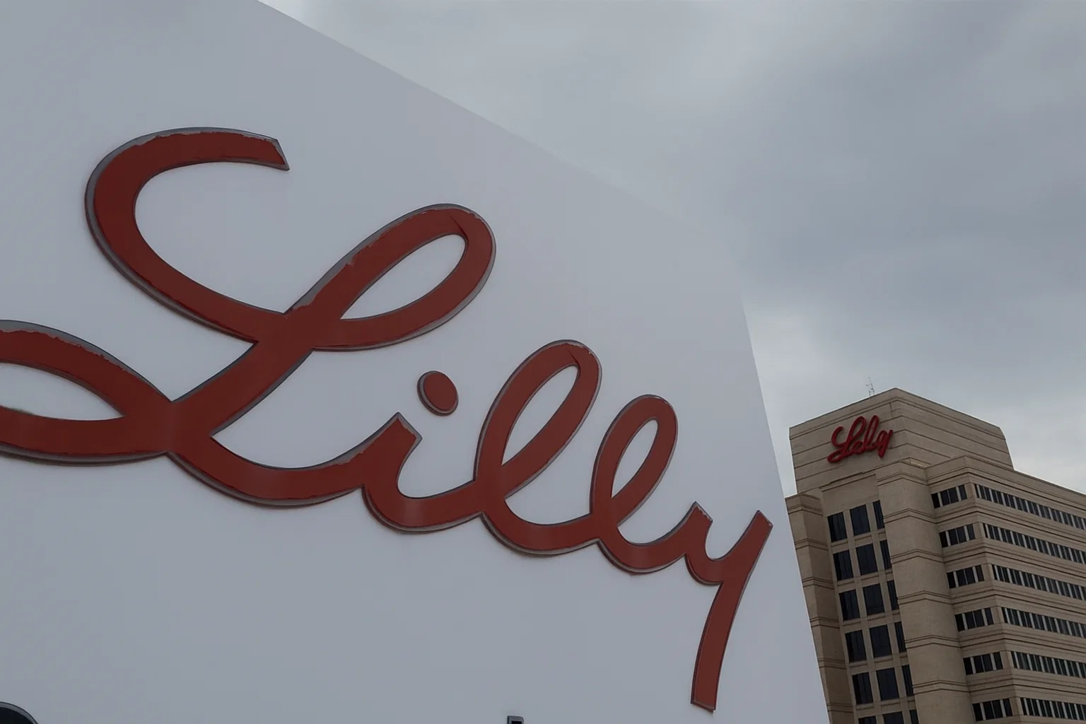 Lilly Hits $1 Trillion Valuation: What Rising Weight-Loss Drug Demand