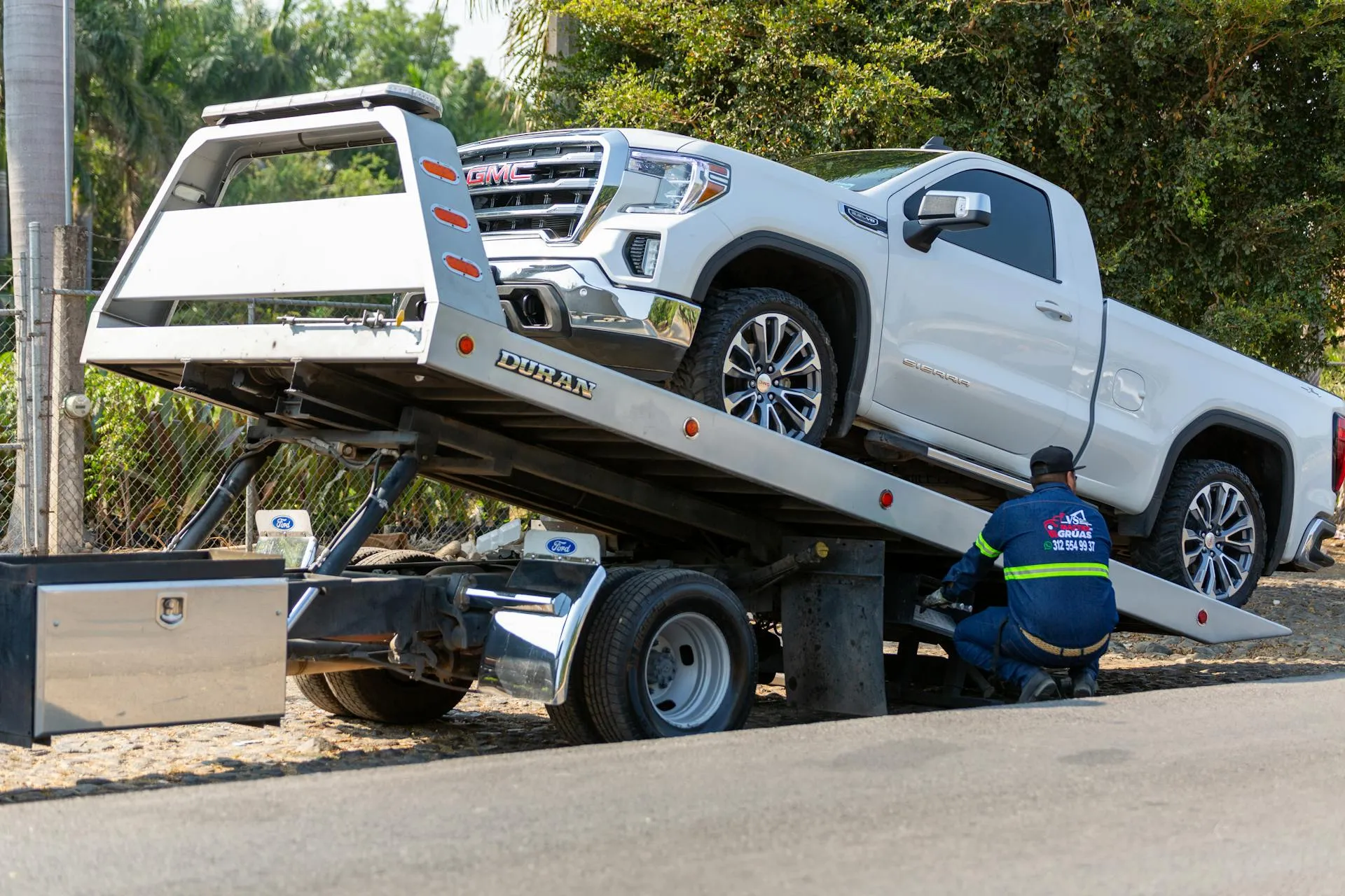 Towing Services with EasyTow USA: Your Trusted Partner for Roadside Assistance  